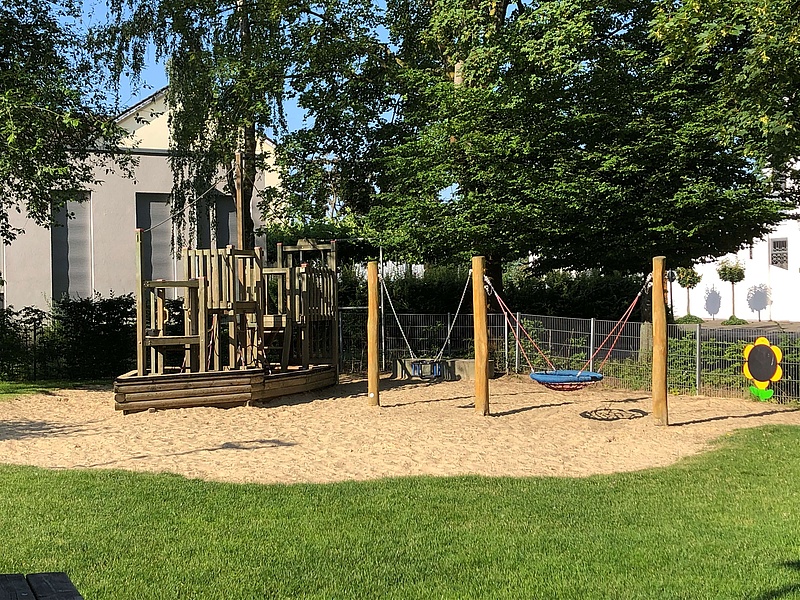 Das Außengelände Außengelände: Spielplatz